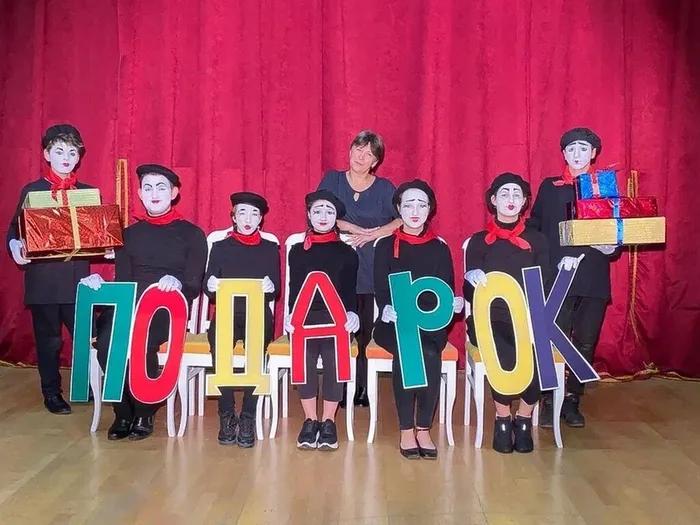 Творческий коллектив театра.jpg