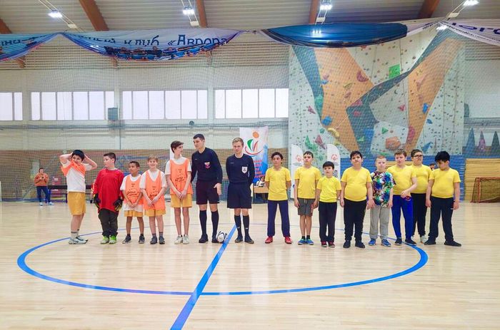 Соревнования по мини-футболу в Центре спорта Калининского района_2